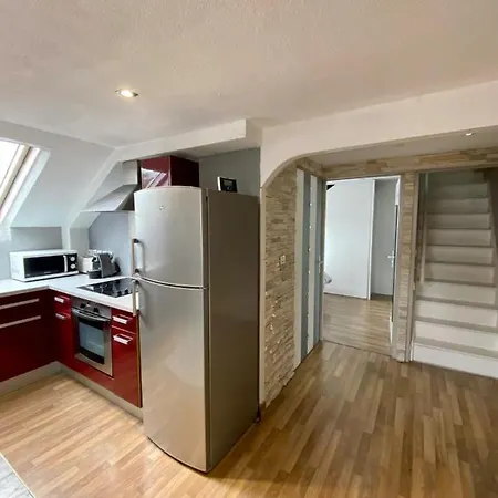 아파트 Dupl'aix Furnished Flat 엑스레뱅